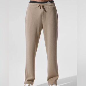 Alo Yoga Elevate Waffle Straight Leg Pant in Gravel